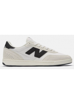 440 V2 - Black / White